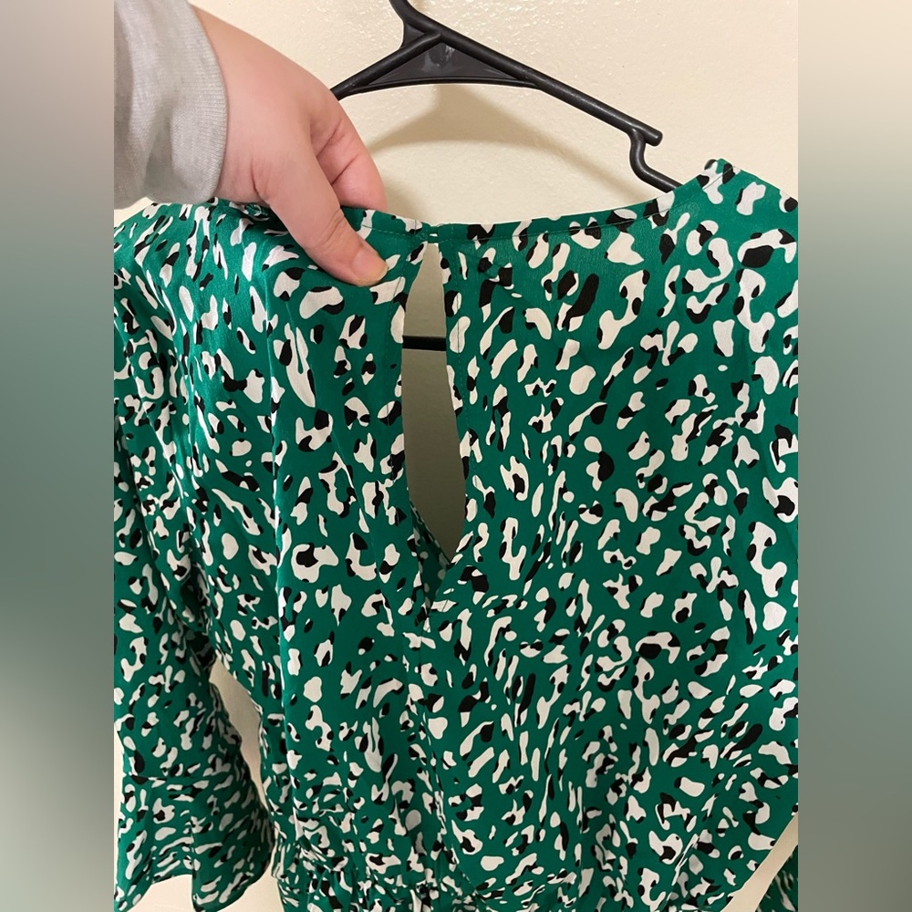 ✨NWT Lulus Make Moves Green and Black Print Flounce Sleeve Romper Size Small - Picture 13 of 15